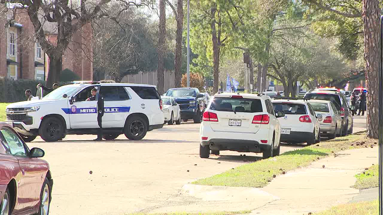 Houston crime: Fight on METRO bus ends with 1 person shot in the leg