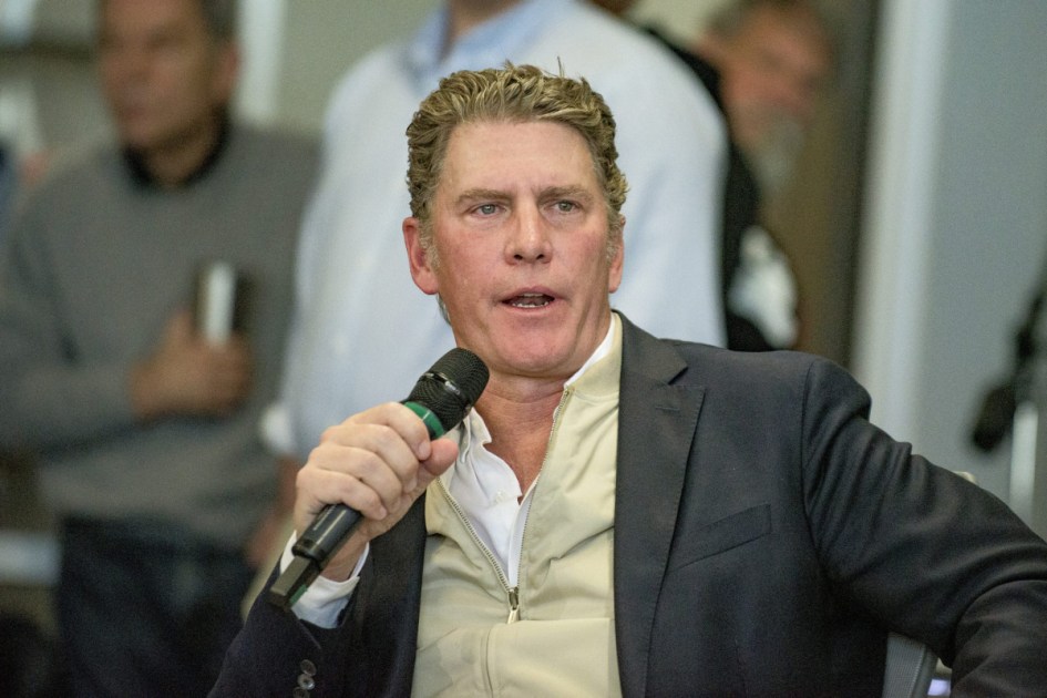 Bo French calls for deportation of 100 million people