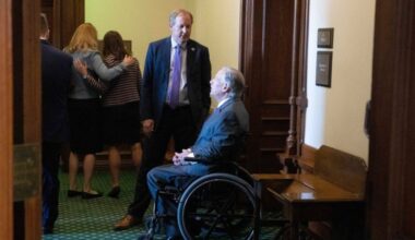 Abbott criticizes Paxton's rushed Harris County immigration suit