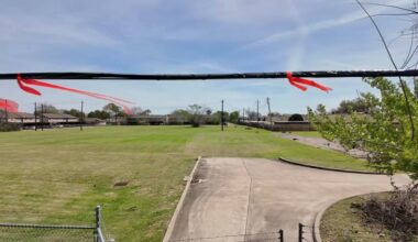 Houston mother demands fix after low-hanging fiber line hits child in Alief