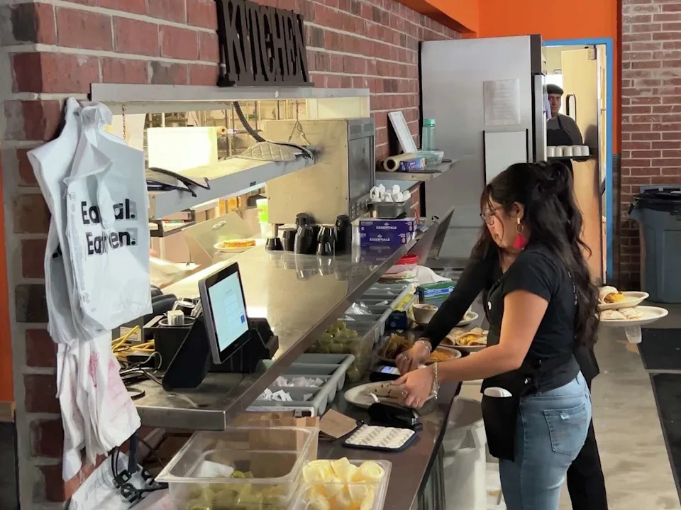 Servers at Tommy's Restaurant preparing to dish out "unapologetically Tex-Mex" dishes to customers. (Polly Anna Rocha/MySA)