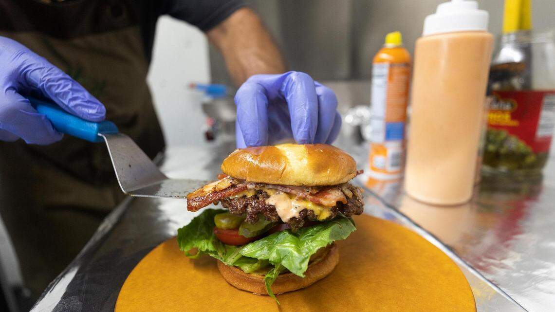 Fort Worth’s best burger food truck will open a restaurant