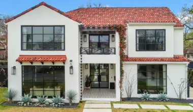 An interior designer's elaborately restored 1942 San Antonio home is now for sale