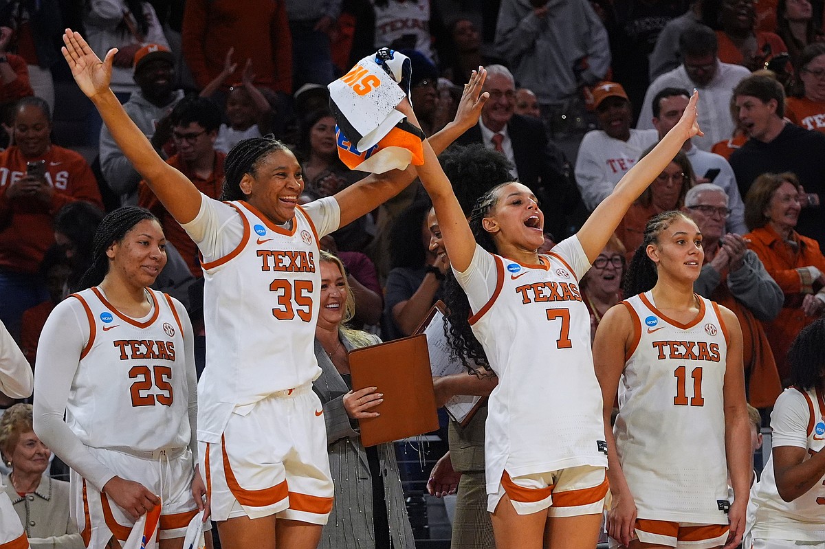 Texas, Michigan have no trouble in Sweet 16 victories in Fort Worth
