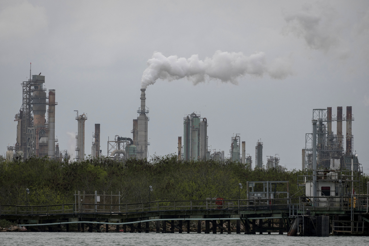 Corpus Christi water shortage deepens, threatening oil refining hub