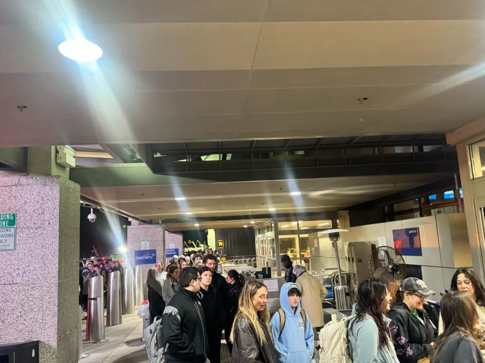 Long security lines continue at AUS Airport Monday morning. (Ava Brendgord/KXAN)
