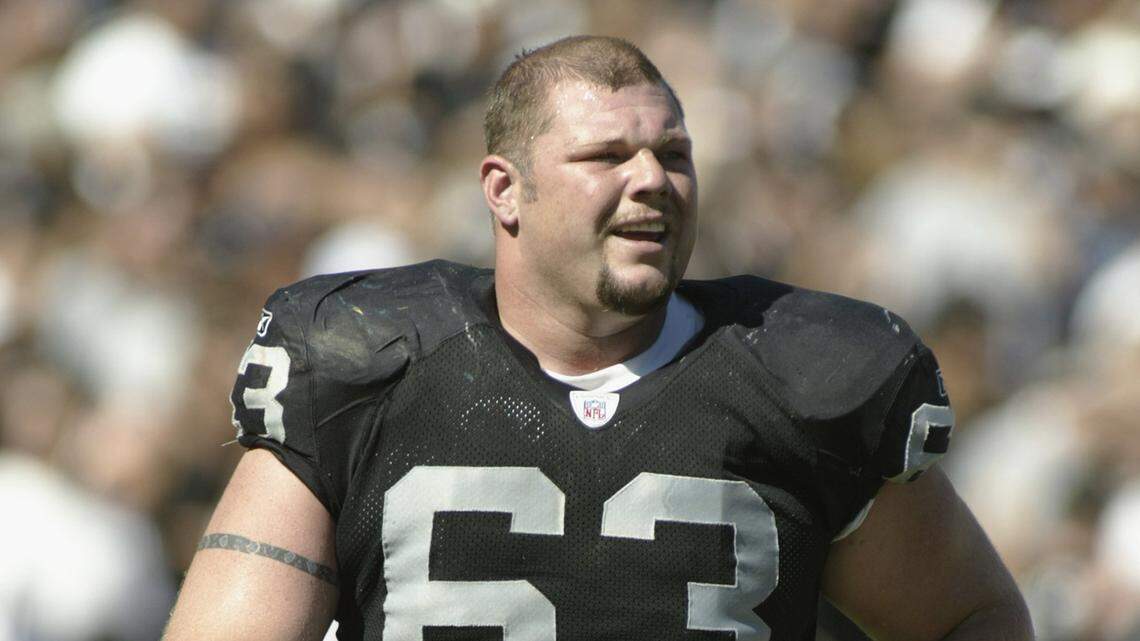 Former TCU great and Raiders Pro Bowler Barret Robbins dies