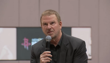 Fertitta family buys Connecticut Sun, paving way for WNBA team to come back to Houston: ESPN sources