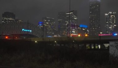 1 killed in overnight crash on Eastex Freeway