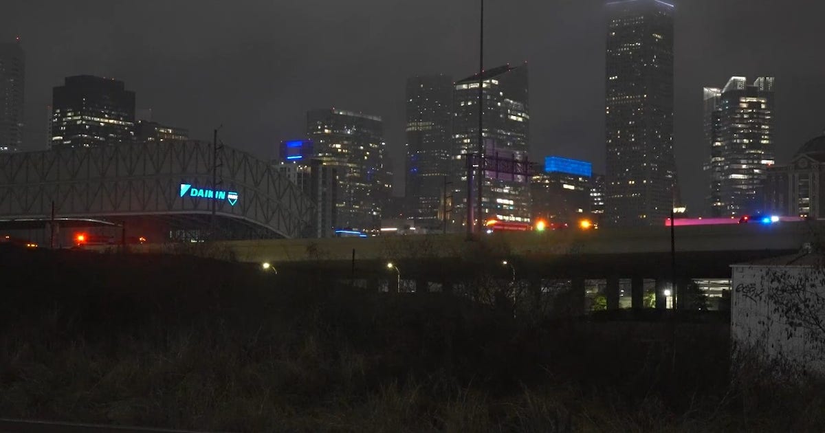 1 killed in overnight crash on Eastex Freeway