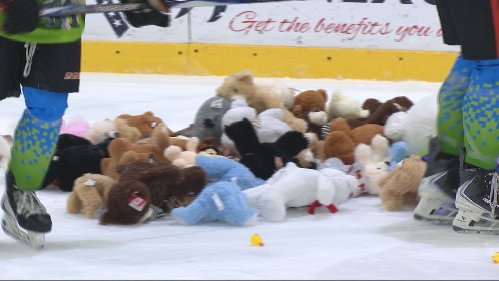 El Paso Rhinos 19th Annual Teddy Bear Toss (Credit: KFOX14/CBS4)