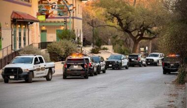 SAPD investigating after man pulled out gun at San Antonio Zoo