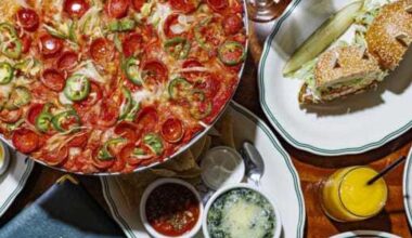 Chicago-style tavern D.L. Mack's debuts at West Village