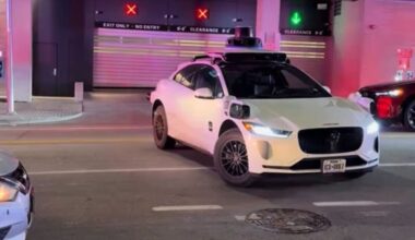 Waymo robotaxi blocks EMS from responding to Austin shooting