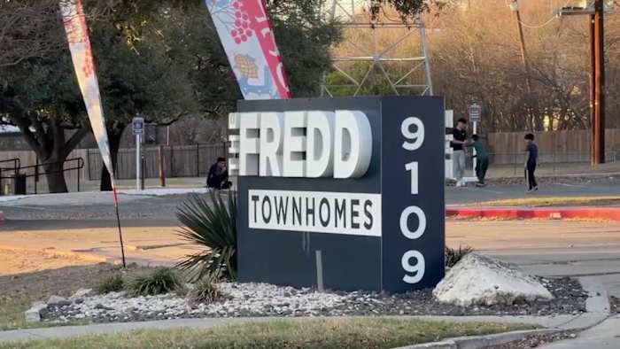 Northwest Side apartment residents spend 2 days without electricity