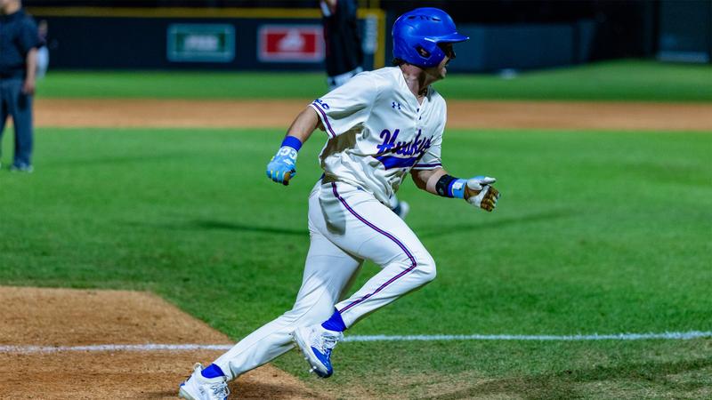 BSB: Huskies Set to Face No. 3 Texas in Austin Midweek Matchup