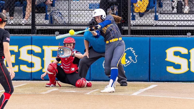 SB: Cowgirls Slug Their Way Past Houston
