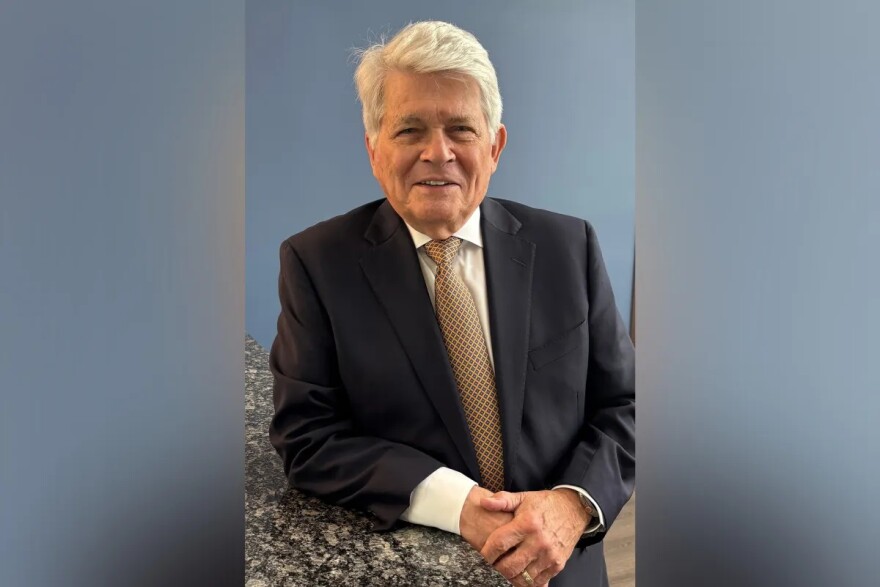 Steve Cavender, the River Legacy Foundation board president, will run against incumbent Mayor Jim Ross in May.