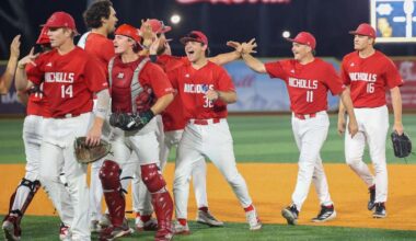 Late Offensive Explosion Lifts Colonels over Islanders