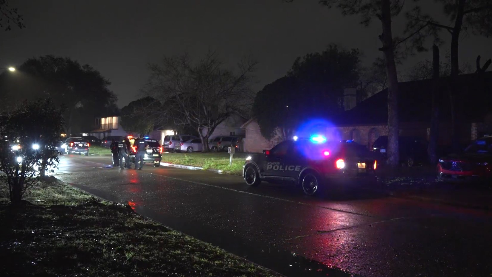 Married couple shoot each other in Southwest Houston home