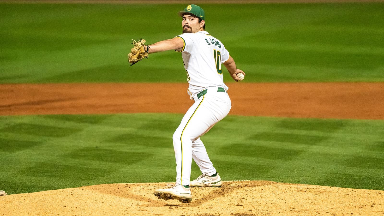 Baylor Baseball doing a Sic 'Em after sweeping Air Force 2026