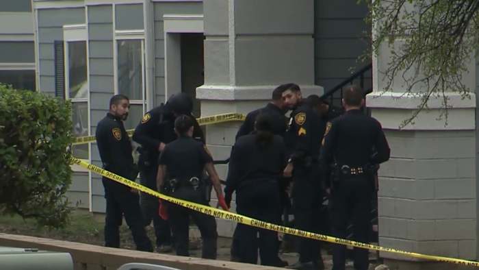 Woman recounts hearing shots that killed 1, wounded 1 at West Side apartments