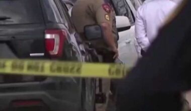 Suspect with rifle killed after firing at SWAT officer during standoff at SE Houston house