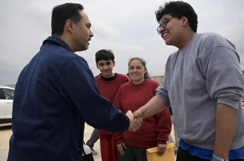 McAllen mariachi family released from detention during visit from San Antonio Rep. Joaquin Castro