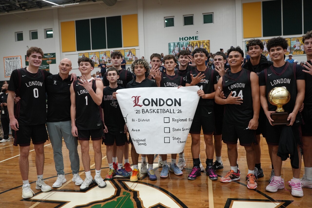 LONDON BOYS BBALL PHOTO.jpg