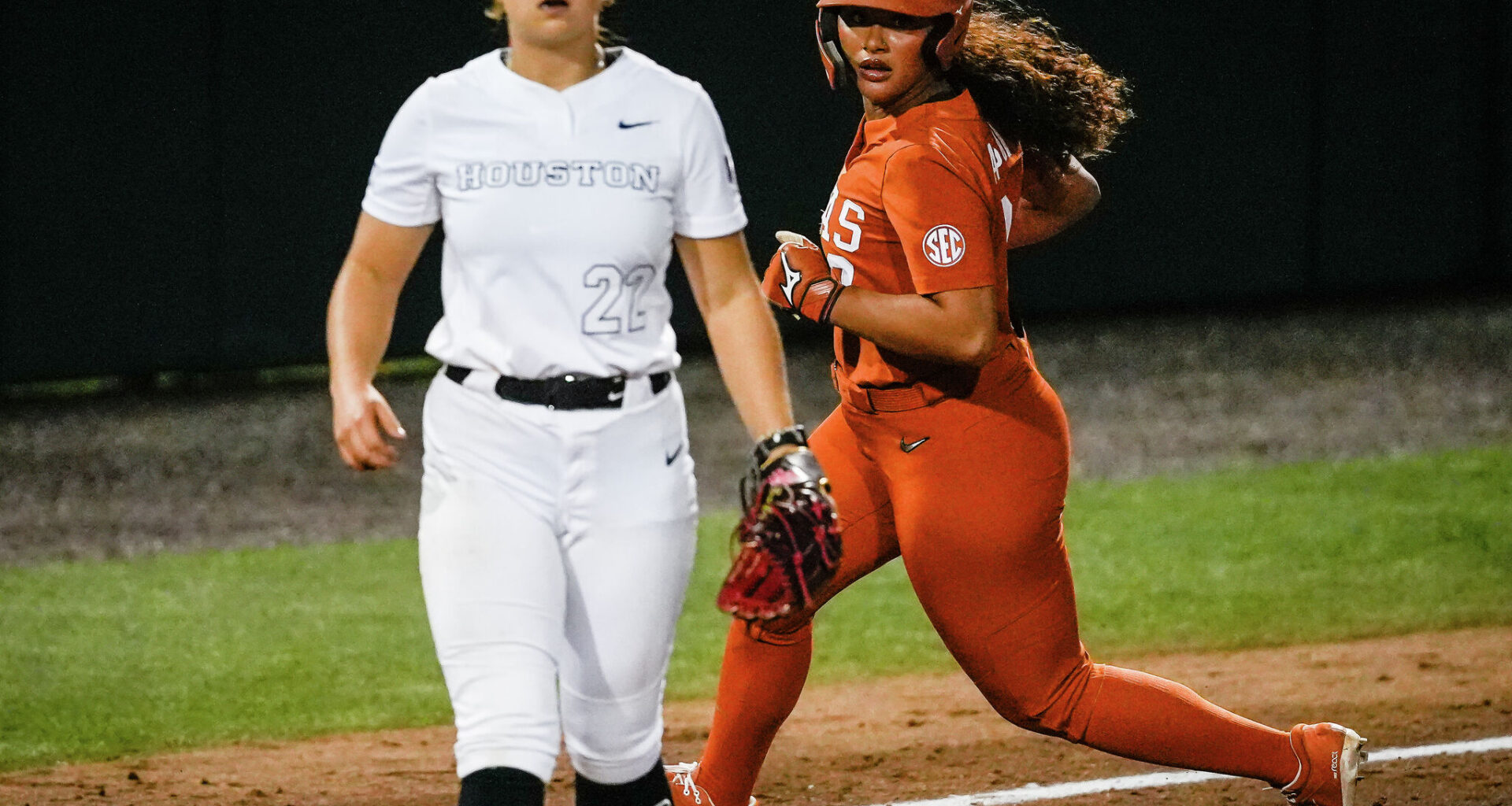 Texas stays No. 3 behind Tennessee, Texas Tech