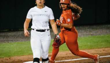 Texas stays No. 3 behind Tennessee, Texas Tech