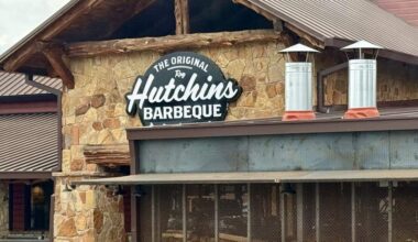 Original Roy Hutchins Barbeque opens near Cowboys’ stadium