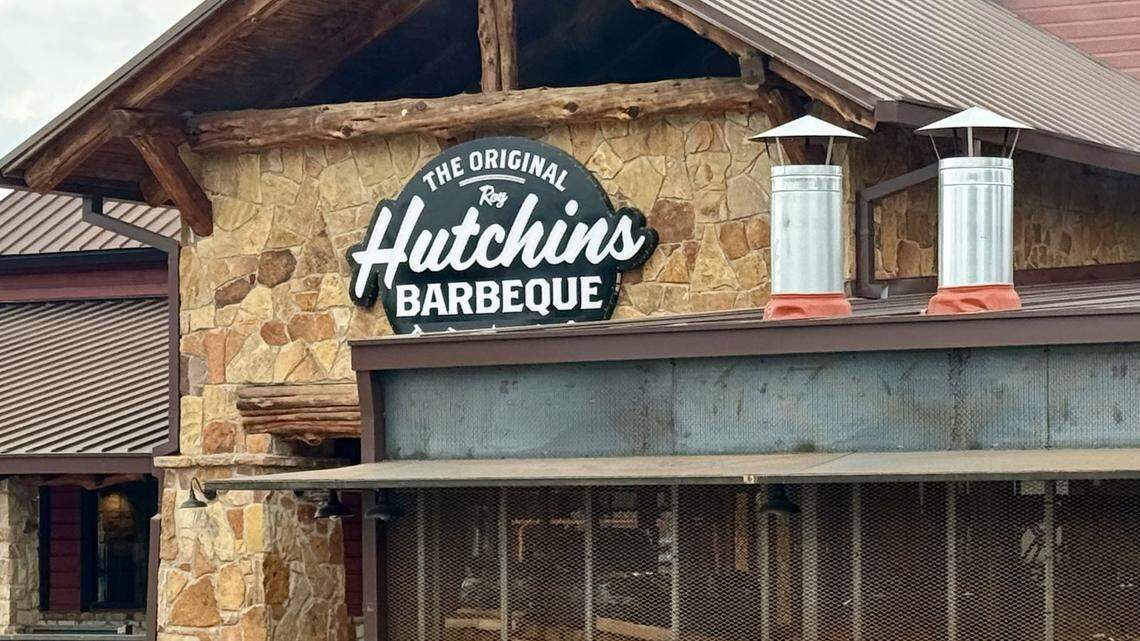Original Roy Hutchins Barbeque opens near Cowboys’ stadium
