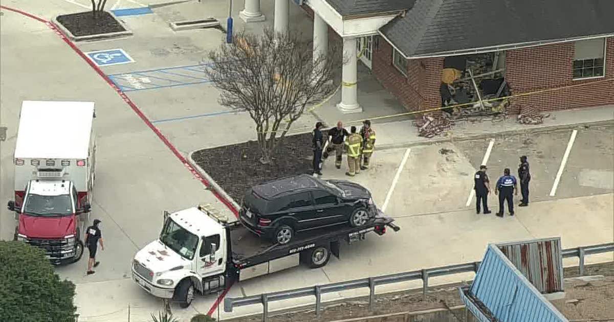 Vehicle crashes into DeSoto bank