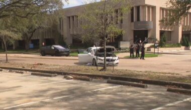 2 women killed, 2 injured in Houston crash between Cybertruck, car