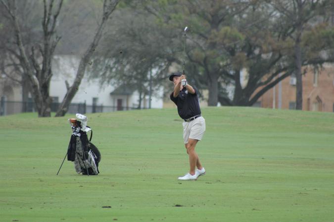 Men's Golf Places Seventh at Space City Classic