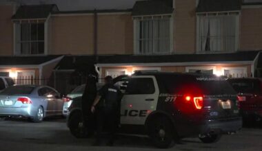 Teen hospitalized after being shot in the back while walking in southwest Houston