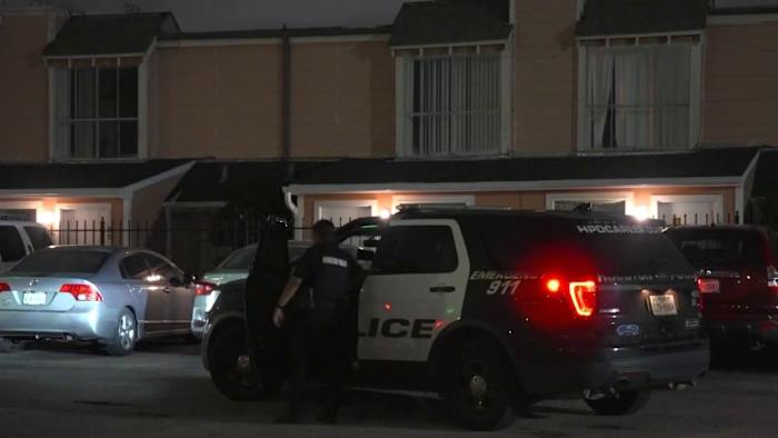 Teen hospitalized after being shot in the back while walking in southwest Houston