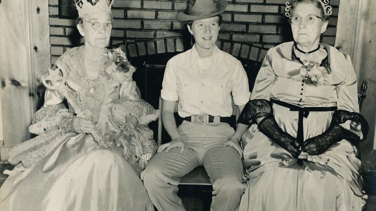 Austin honors Phifer, Linn and van Auken