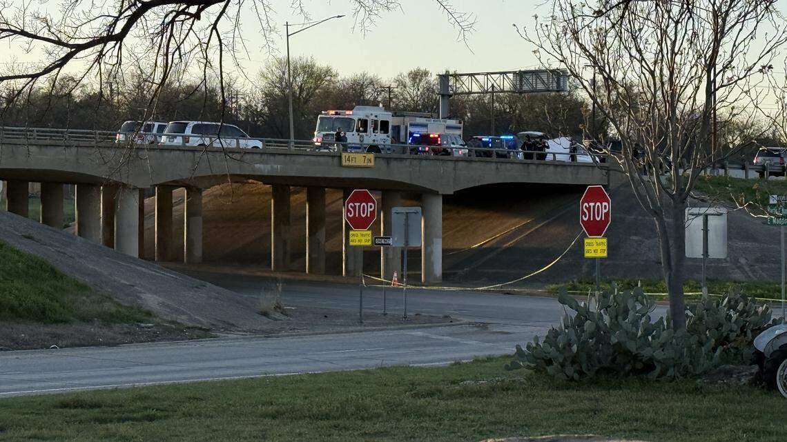 Man killed in Fort Worth TX police shooting on U.S. 287 bridge