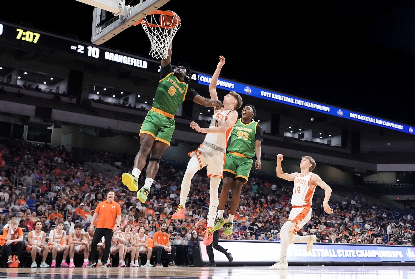 Dallas Madison forward Demondre Jones (0) dunks the ball past Orangefield guard Griffin...