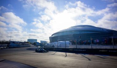 Red flag at IndyCar practice as workers walk on Texas track