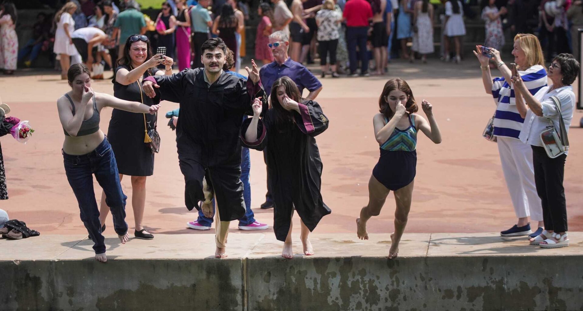 How many Texas students go to college?