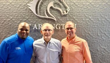 UTA QB great Michael Baylor pledges $250K