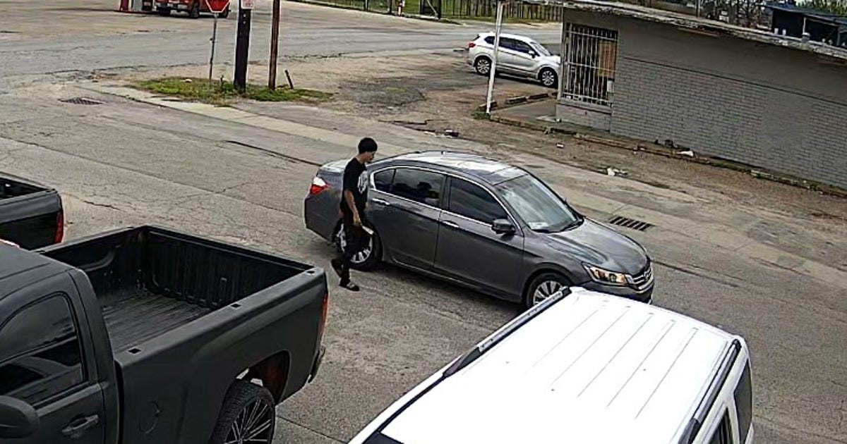 Suspect photos released in deadly north Houston shooting