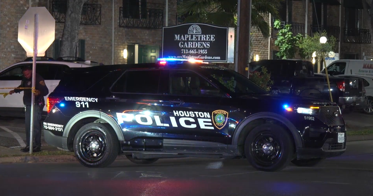 'Beaten very, very badly:' Houston Police search for teen suspect in attempted armed robbery