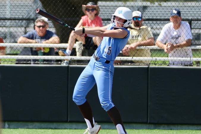 Softball Continues Strong Play With Sweep of #11 St. Thomas (Houston)