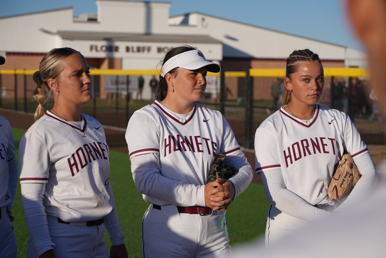 Flour Bluff softball players