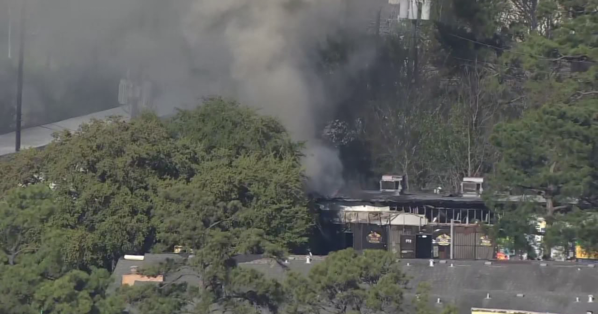 North Houston fire: Firefighters battling tire shop fire near Greenspoint Mall