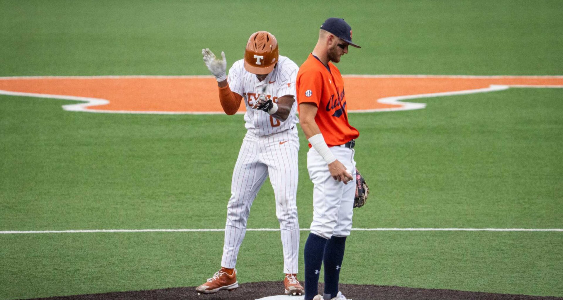 Texas baseball plays Auburn in SEC game: Live updates, highlights